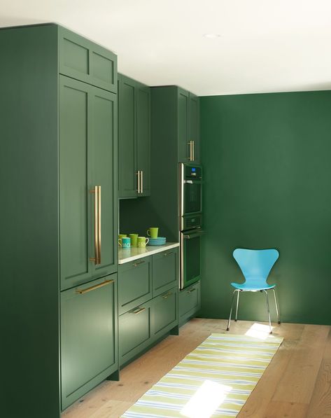 WALL: Balsam 567, AURA®, Satin CABINETS: Balsam 567, ADVANCE®, Semi-Gloss #benjaminmoore #paint #kitcheninspo #kitchendesign #colorfulkitchens Best Kitchen Cabinet Paint, Living Colors, Painted Kitchen Cabinets Colors, Best Kitchen Cabinets, Cabinet Paint Colors, Kitchen Refresh, Sleek Kitchen, Benjamin Moore Colors, Paint Color Palettes