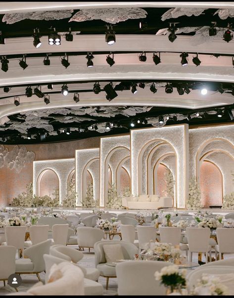 Reception Hall Design, Wedding Stage Design Backdrop Ideas, Banquet Hall Design, Khaleeji Wedding, Wedding Stage Ideas, Royalty Wedding Theme, Wedding Banquet Hall, Nikah Decor, Reception Stage