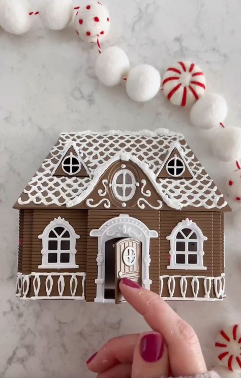 Spray painted + snow puff paint Dollar Store Gingerbread House Diy, Painted Gingerbread Houses On Wood, Dollar Tree Gingerbread House, Dollar Tree Gingerbread, Tree Gingerbread House, Holiday Decor Diy, Dollartree Diy, Ginger Bread House Diy, Make A Gingerbread House