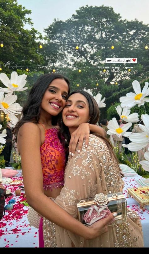 Best Friend Wedding Aesthetic, Best Friends Wedding Aesthetic, Indian Wedding Story Instagram, Captions For Sisters Wedding, Indian Wedding Instagram Story Ideas, Farewell Story Instagram, Desi Poses With Friends, Desi Best Friends Aesthetic, Friends Wedding Indian Outfit