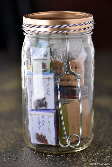 Tea Time Mason Jar Gifts - The Gunny Sack Mason Jar Gifts Diy, Gift Jar, Mason Jar Crafts Diy, Mason Jar Gifts, Cadeau Diy, Jar Diy, Tea Gifts, Jar Gifts, Homemade Christmas Gifts