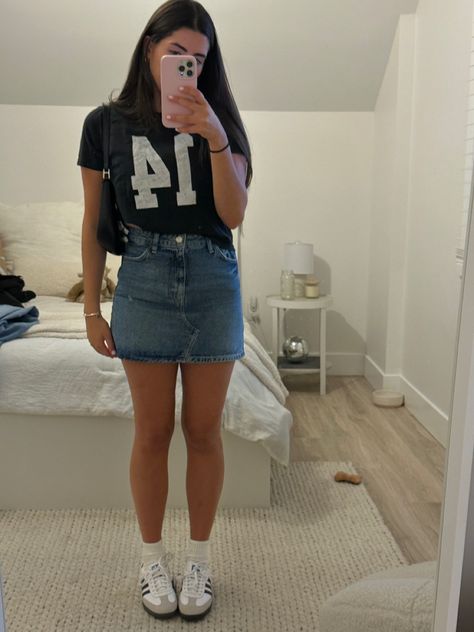 Spring Outfits With Sambas, Aesthetic Jean Skirt Outfit, Sambas With Skirt Outfit, Addidas Shoes Outfits Summer, Summer Outfits Jean Skirt, Jean Skirt Outfits Ideas, Jean Skirt And Tshirt Outfits, Jean Skirt Outfits Summer Aesthetic, Outfit Ideas With Sambas