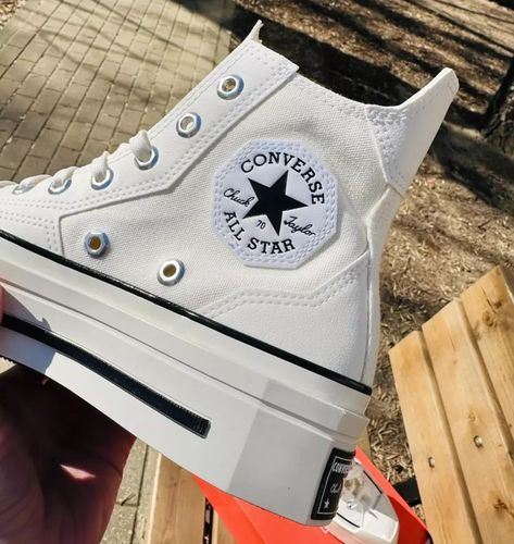 A unique Flavor to the converse classics 🤍 Available in sizes ||38-44|| Price: NGN 88,000 #thehypestrikeng Converse