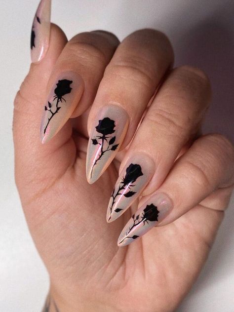 Goth Nail Art, Rose Nail Design, Maquillage Yeux Cut Crease, Black Halloween Nails, Witch Nails, Witchy Nails, Romantic Nails, Fantasy Nails, Gothic Nails