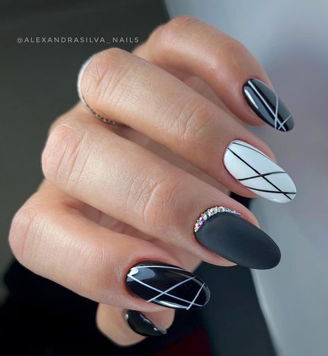 Gray And White Nails, January Nails Winter Simple, Nails Winter Simple, January Nails Winter, Nails Fresh, Fresh Nail Art, Simple Art Designs, January Nail Designs, Deco Nails