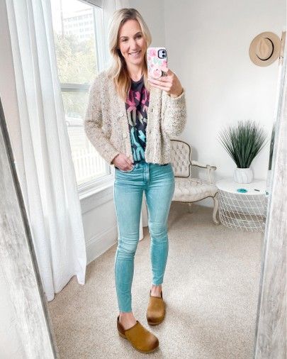 Dansko Clogs Outfit, Dansko Outfits, Dansko Clogs, Clogs Outfit, Light Denim, Mom Style, Nice Shoes, Clogs, Style Me