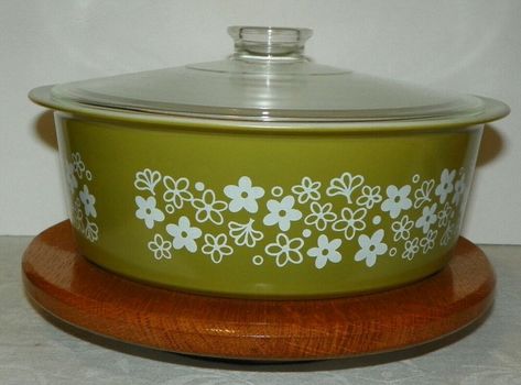 Pyrex Big Bertha Spring Blossom 664 Crazy Daisy 4 Quart Casserole Dish Lid 664 C #Pyrex #664 Crazy Daisy Pyrex, Daisy Pyrex, Mermaid Candles, Pyrex Spring Blossom, Big Bertha, Acorn Leaf, Casserole Set, Dishware Sets, Pyrex Casserole Dish