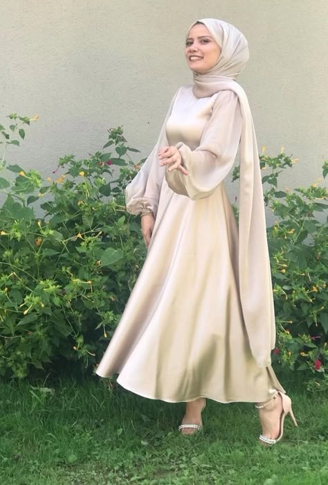 Hijab Silk Dress Party, Modest Dresses Soiree, Graduation Dress Ideas Hijab, Silk Dress Long Classy, Formal Dress Hijab, Graduation Modest Dress, Hijabi Silk Dress, Modest Silk Dress, Hijab Party Outfit