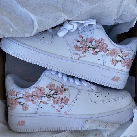 Nice Trainers, Cute Converse Shoes, Nike Shoes Women Fashion, Pretty Sneakers, Custom Shoes Diy, Air Force 1s, Air Shoes, Trendy Shoes Sneakers, Nike Shoes Girls