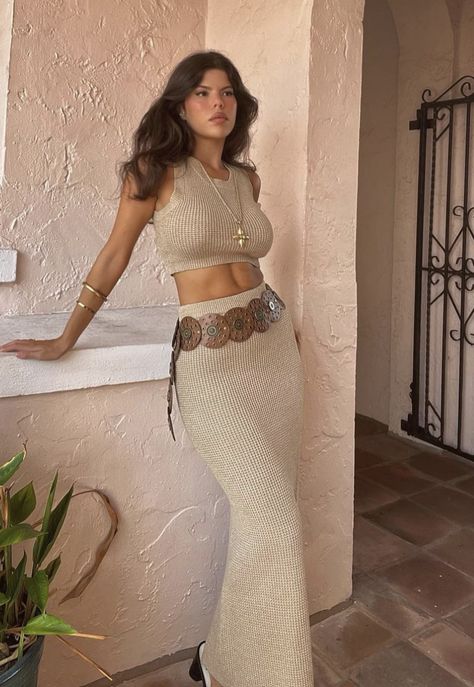 Maxi Skirt Outfit Summer Aesthetic, Y2k Style Long Summer Skirt, Long Skirt Girly Aesthetic, Summer Maxi Skirt Aesthetic, Long White Skirt Outfit Summer Aesthetic, Alt Summer Outfits, Chica Chola, Interesting Style, Earthy Chic