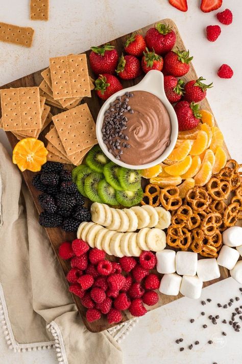 Shower Finger Food Ideas, Baby Shower Finger Food Ideas, Fruit Dip With Cream Cheese, Food Ideas Appetizers, Chocolate Fruit Dip, Baby Shower Finger Foods, Dip With Cream Cheese, Holiday Fruit, Fruit Dips Recipes