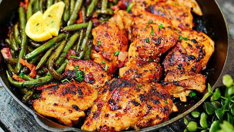 One-Pan Lemon Garlic Chicken And Green Beans Garlic Chicken And Green Beans, Green Bean Recipes Skillet, Green Beans Skillet, Lemon Garlic Butter Chicken, Chicken And Green Beans, Lemon Garlic Chicken Thighs, Skillet Green Beans, Cabbage Casserole Recipes, Chicken Wing Recipes Baked