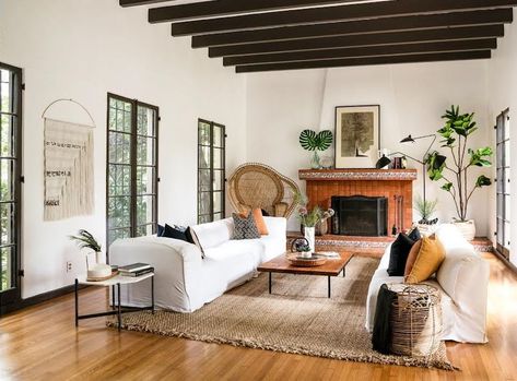 Mediterranean House Interior, Spanish Living Room, Spanish Style Home Interior, Spanish Interior Design, Spanish Home Interior, Architecture Space, Spanish Interior, Spanish Revival Home, Spanish Home Decor