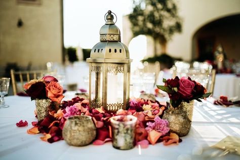 Indian Wedding Centerpieces, Weddings Decorations Elegant Romantic, Indian Wedding Flowers, Indian Reception, Indian Table, Wedding In Tuscany, Wedding Mandap, Indian Wedding Reception, Indian Fusion Wedding