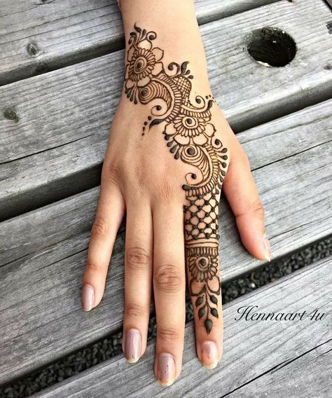 Mehndi Designs Very Simple, Latest Mehndi Designs 2022, Backhand Mehndi Designs, Mehndi Designs 2022, Beautiful Simple Mehndi Design, Simple Mehendi Designs, Henna Inspired Tattoos, Henna Tattoo Hand, Simple Henna Tattoo