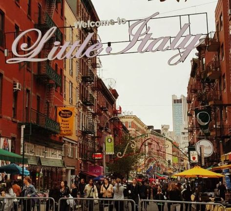 Mulberry Street Nyc, Little Italy Nyc, Little Italy New York, Places In Nyc, Nyc Party, City Festival, Italy Restaurant, York Christmas, Best Italian Restaurants