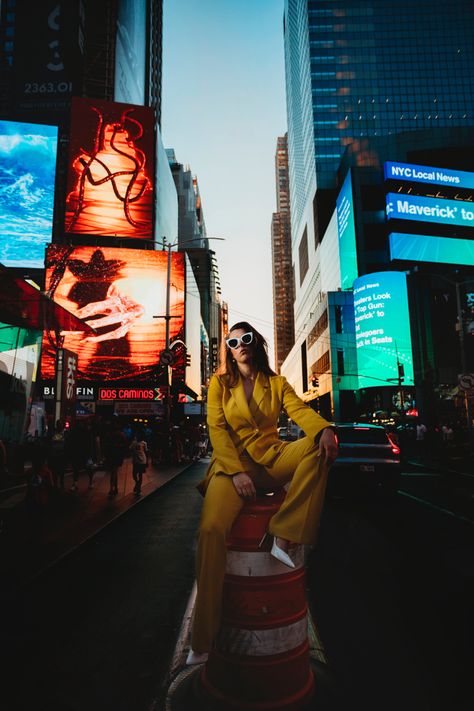 Fun City Photoshoot, Chinatown Nyc Photoshoot, Nyc Portrait Photography, Times Square Poses, Time Square Photoshoot, City Modeling, Night Portrait Photography, Times Square Photography, New York City Photoshoot