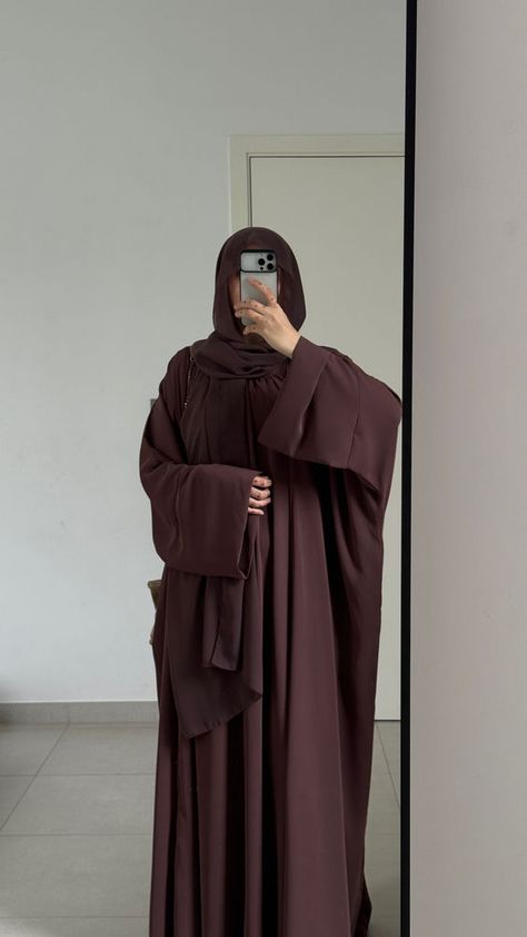 Arrived on schedule. The product is quality and very similar to the photo. I paid super cheap and the abaya exceeded all my expectations. Just loved it! Brown Abaya Outfit, Brown Abaya Hijab Outfit, Winter Abaya Outfits, Casual Abaya Outfits, Stylish Burqa Designs, Brown Hijab Outfit, Abaya Brown, Hijab Reference, Hijabi Abaya