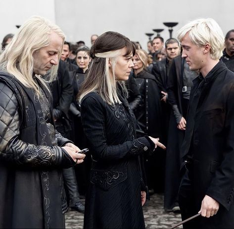 lucius malfoy, narcissa malfoy and draco malfoy-deathly hallows part 2 Imprimibles Harry Potter, Malfoy Family, Jason Isaacs, Lucius Malfoy, Draco And Hermione, Harry Potter Draco Malfoy, Harry Potter Film, Harry Potter Cast, Harry Potter Aesthetic