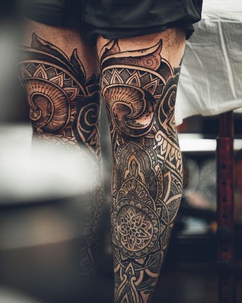 Back Of Neck Tattoo Men, Calf Sleeve Tattoo, Samurai Tattoo Sleeve, Thigh Tattoo Men, Geometric Mandala Tattoo, Geometric Sleeve Tattoo, Full Leg Tattoos, Traditional Tattoo Sleeve, Tattoo Inspiration Men