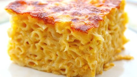 American Mac And Cheese, Macaroni Pie Recipe, How To Make Macaroni, Macaroni Pie, Trinidadian Recipes, Pasta Seasoning, Trini Food, Boiling Pasta, Macaroni Recipes