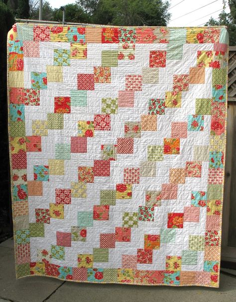 Falling Charms Quilt, Missouri Star Quilt Pattern, Missouri Star Quilt Tutorials, Layer Cake Quilt Patterns, Charm Pack Quilt Patterns, Charm Square Quilt, Charm Pack Quilt, Charm Pack Quilts, Layer Cake Quilts