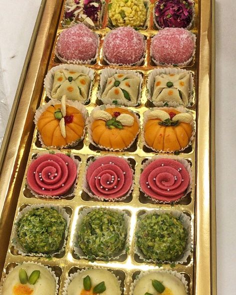 Diwali Mithai, Egyptian Desserts, Peda Recipe, Sweet Meat, Indian Dessert Recipes, Delicacy Food, Indian Sweet, Indian Desserts, Healthy Sweets Recipes