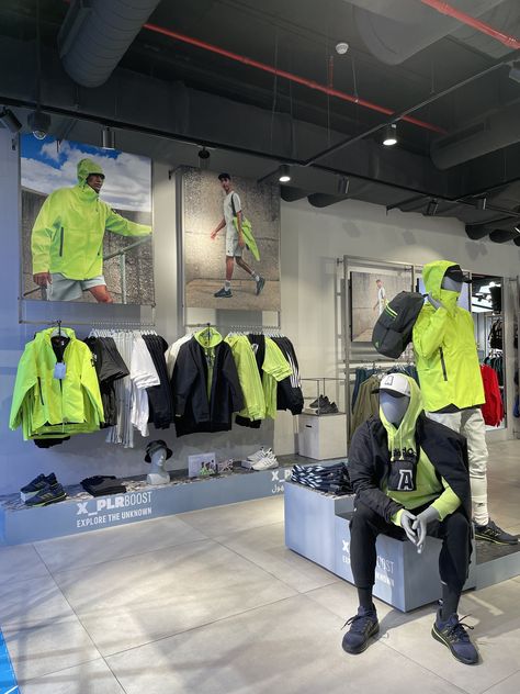 Fashion Display, Mannequin Display, Fashion Displays, Clothing Store Design, Style Sport, Adidas Fashion, Money And Happiness, Sports Shops, Store Design