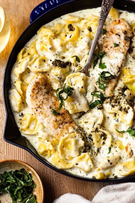 Tortellini With Chicken, Chicken And Pesto, Pesto Cream Sauce, Cheese Tortellini Recipes, Pasta And Chicken, Creamy Pesto Sauce, Sauce Pesto, Pesto Tortellini, Chicken Tortellini