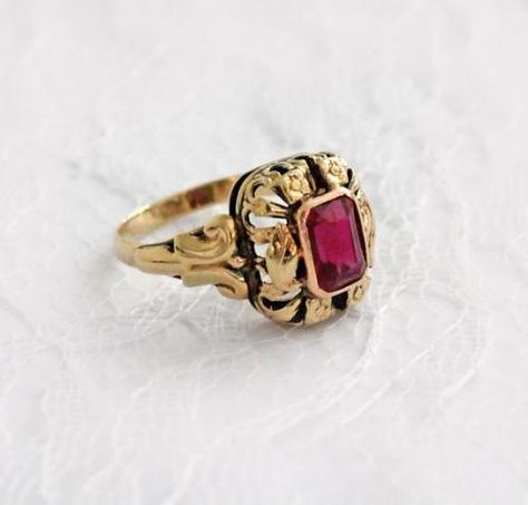 Ruby Statement Ring, Pretty Wedding Rings, Ruby Ring Vintage, Georgian Jewelry, Daisy Studs, Feather Ring, Floral Ring, Feather Jewelry, Gold Cuffs