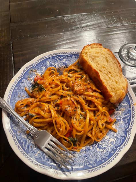 dinner, garlic shrimp pasta with bread and wine Garlic Bread And Pasta, Pasta And Garlic Bread, Creamy Garlic Shrimp Pasta, Creamy Garlic Shrimp, Pasta For Dinner, Bread And Wine, Pasta With Shrimp, Garlic Shrimp Pasta, Yummy Pasta