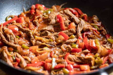 Turkish Meat Recipes, Turkish Beef Recipes, Turkish Pasta, Cubed Beef Recipes, Cypriot Recipes, Turkish Dishes, Beef Strips, Egyptian Food, Paleo Beef