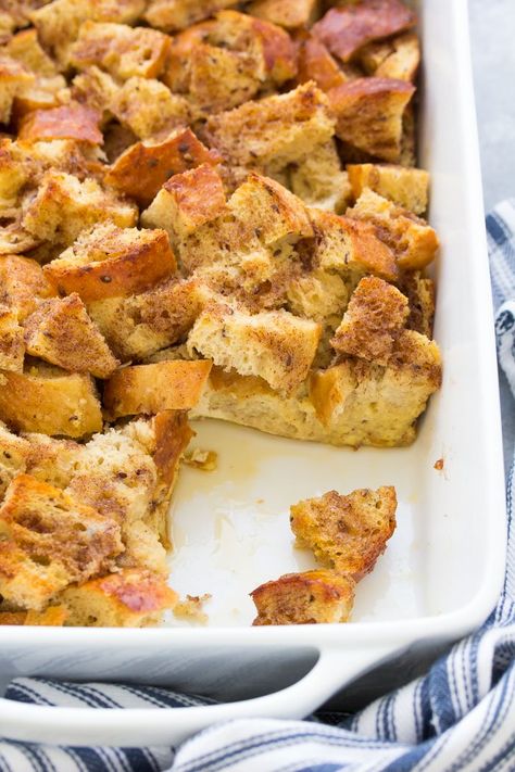 Easy, no fuss baked french toast casserole with cinnamon-sugar topping. A favorite quick make ahead breakfast that you can make ahead and refrigerate overnight or bake now. French Toast Recipe Casserole, Best French Toast Casserole, Homemade French Toast Recipe, Challah French Toast Casserole, Oven Baked French Toast, Berry French Toast Casserole, Breakfast Casserole French Toast, Breakfast Casserole With Bread, Roti Panggang