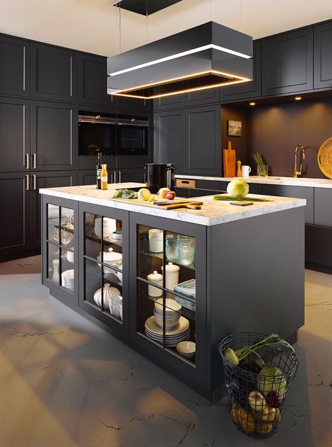 Schuller German Kitchens - Vienna. German-Kitchen-Design Shelf Decor Kitchen, Modern Konyhatervezés, Classic Kitchen Cabinets, Greige Kitchen, Kitchen Cabinetry Design, Grey Kitchen Designs, German Kitchen, Modern Kitchen Ideas, Shaker Style Kitchens