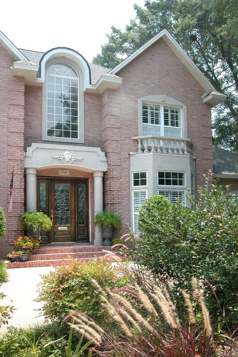 Pink Brick House, Bay Window Exterior, Brick House Exterior, Red Brick House Exterior, Rustic Lake Houses, Lake Houses Exterior, Small House Decorating, Red Brick House, Brick Exterior House