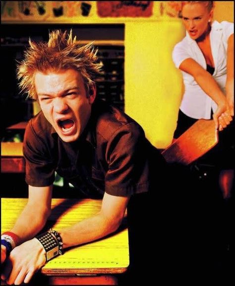 Steve Slc Punk, 2000s Pop Punk Aesthetic, Pop Punk Outfits, Punk Grunge Aesthetic, Pop Punk Aesthetic, Deryck Whibley, Slc Punk, Punk Summer, Blink 182 Tom