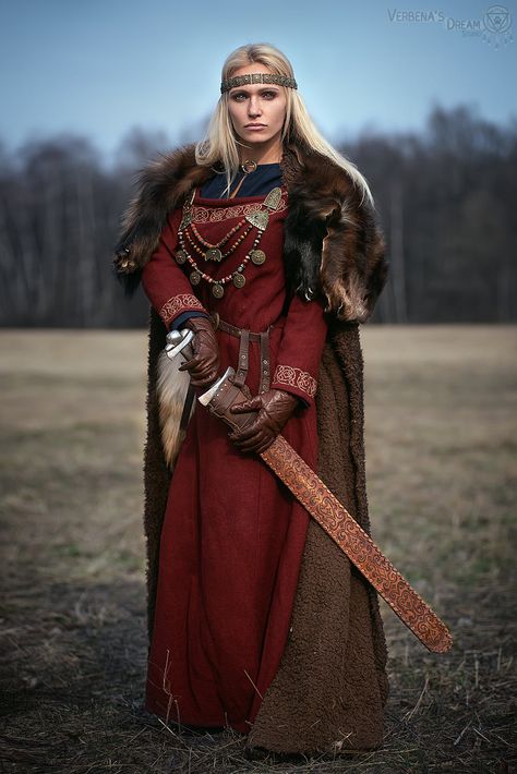 Viking Noble Woman, Viking Clothing Women Warriors, Viking Clothing Women, Nordic Outfit, Nordic Clothing, Norse Clothing, Viking People, Viking Queen, Slavic Style