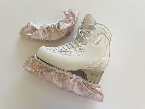 Edea Figure Skates, Roller Blading, Barbie Things, Princess Life, Figure Skates, Ice Snow, Ice Skate, Delray Beach, Snow Sports