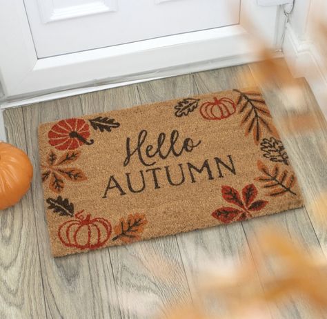 Autumn Door Mat, Diy Fall Rug, Autumn House Decorations, Cute Doormat Ideas, Fall Diy Doormat, Autumn Decorations Indoor, Autumn Text, Pumpkin Doormat, Outside Carpet