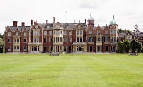 "Make-Do" Sleeping Arrangements Royal Family Christmas, Sandringham House, Sandringham Estate, Royal Christmas, Christmas Traditions Family, Country Retreat, Royal Residence, Sarah Ferguson, Duchess Of York