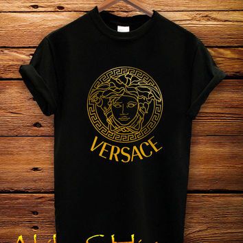 Versace Fashion, Men Tshirt, Man Fashion, French Interior, Cool Outfits For Men, Fashion Pieces, Dope Outfits, Design Luxury, Designer Clothes For Men