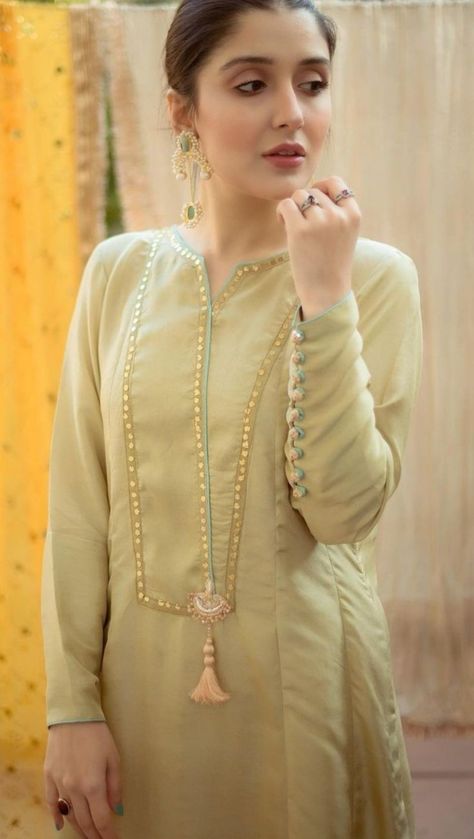 Elegant Fashion Outfits, Kurti Sleeves Design, Simple Kurta Designs, Neck Designs For Suits, Pakistani Fashion Party Wear, Kurta Neck Design, Salwar Kamiz, Dress Neck Designs, Dress Design Patterns