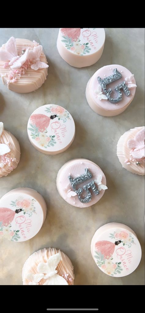 Quinceañera chocolate covered oreos Birthday Chocolate Covered Oreos, Quince Chocolate Covered Oreos, Sweet 16 Chocolate Covered Oreos, Happy Birthday Chocolate Covered Oreos, Chocolate Covered Oreo Boxes, Dipped Oreos, Chocolate Oreos, Edible Images, Chocolate Covered Oreos