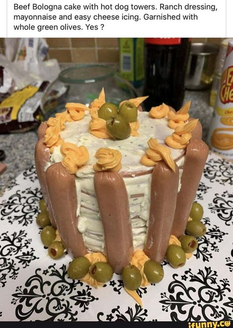 Found on iFunny Bologna Cake, Gross Cakes, Ugly Food, Ugly Cakes, Cake Fails, Gross Food, Best Bacon, Food Memes, Easy Cheese