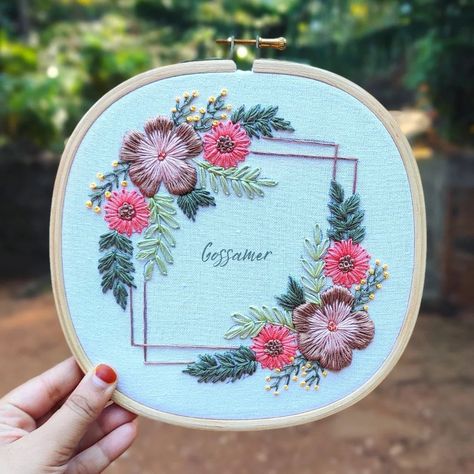 Learn this beautiful Embroidery Hoop with free Pattern from my youtube channel "Embroidery by Gossamer" ❤️ Floral Embroidery Patterns Free, Embroidery Tutorial Video, Flower Embroidery Tutorial, Hoop Art Embroidery, Hand Embroidery Patterns Free, Cross Stitch Quotes, Simple Hand Embroidery Patterns, Diy Embroidery Designs, Cat Cross Stitch Pattern