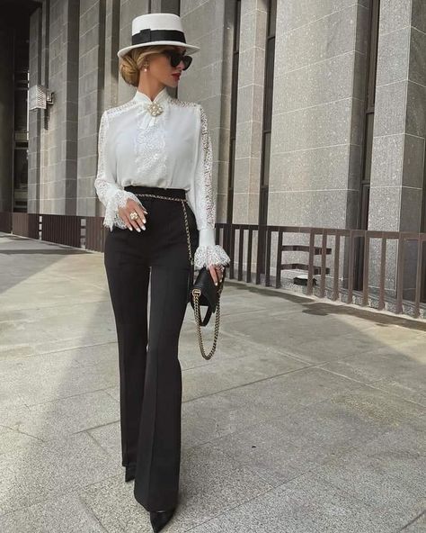 Chique Outfits, Sophisticated Outfits, Lace Top Long Sleeve, High Society, Plain Shirts, Mode Inspo, Looks Chic, Neck Lace, Mode Vintage