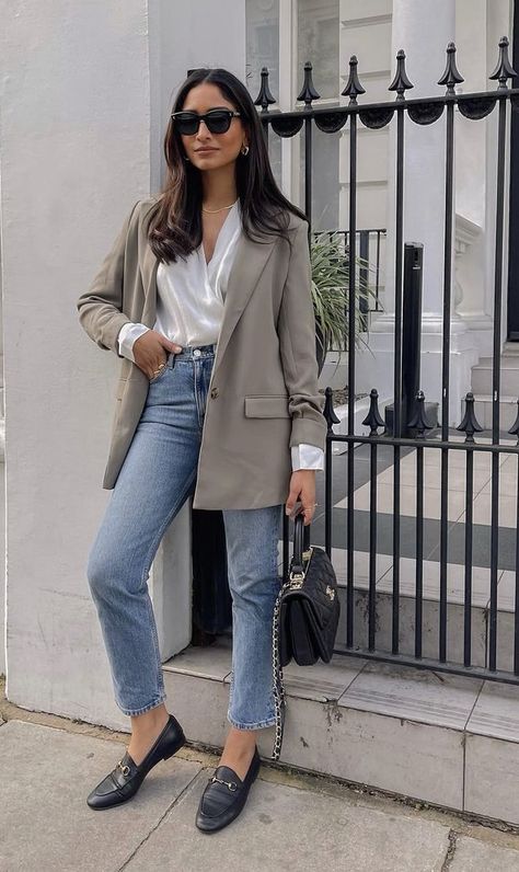 Mocassin Outfit, Loafers Women Outfit, Loafers For Women Outfit, Loafer Outfits, Mode Ab 50, Loafers Outfit, Casual Chique, Stylish Work Outfits, Blazer Outfits