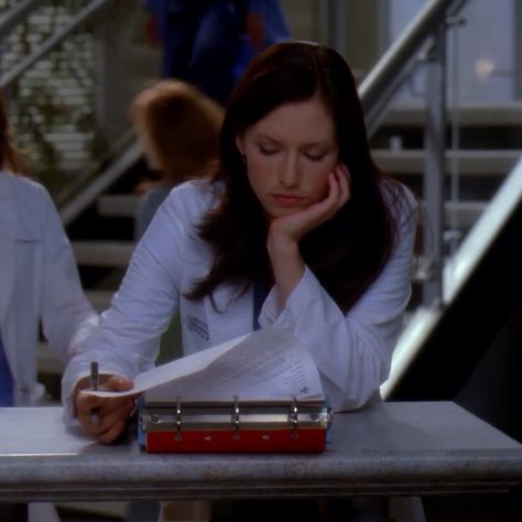 Lexi Grey, Greys Anatomy Pfp, Greys Anatomy Pfp Funny, Lexie Grey Aesthetic, Watching Greys Anatomy Aesthetic, Izzy From Greys Anatomy, Blonde Lexie Grey Icons, Video Romance, Grey's Anatomy Doctors