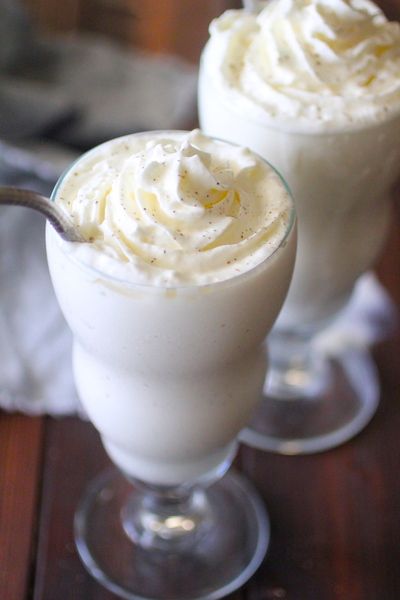 This copycat Starbucks Vanilla Bean Frappuccino is a protein packed version of their creamy vanilla shake. Now you can save money, sugar, and unwanted calories with this homemade version! Protein Powder Cottage Cheese, Smoothie Protein Powder, Starbucks Vanilla Bean Frappuccino, Fitness Box, Cake Batter Protein, Smoothie Protein, Starbucks Vanilla, Protein In Beans, Protein Cheesecake