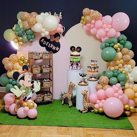 @detailsanddecornyc Minnie Mouse Safari Birthday, Minnie Safari Birthday, Minnie Mouse Safari Party, Safari Party Decorations, Gender Reveal Baby Shower Themes, Minnie Mouse Birthday Party Decorations, Barbie Theme Party, Wild Birthday Party, Minnie Birthday Party